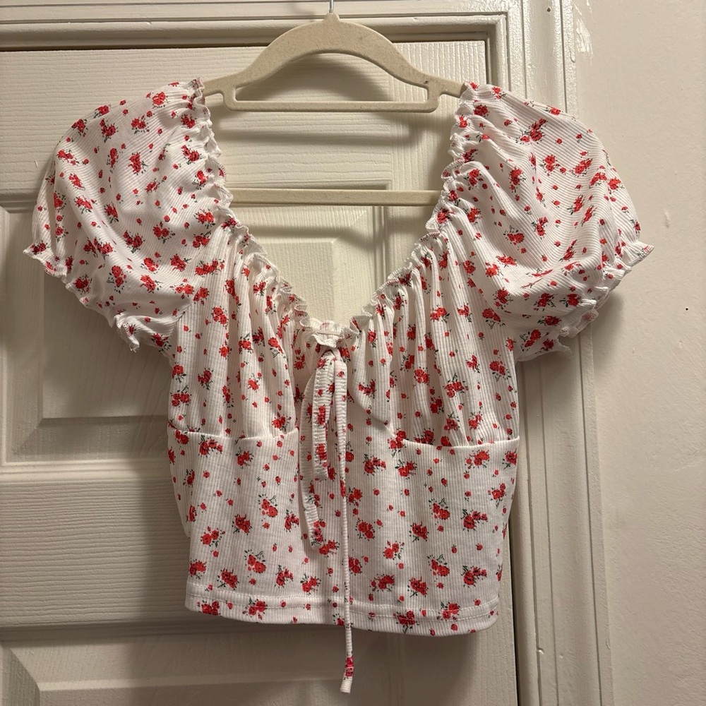 SHEIN White Crop Top with Red Floral Print and Tie-Front